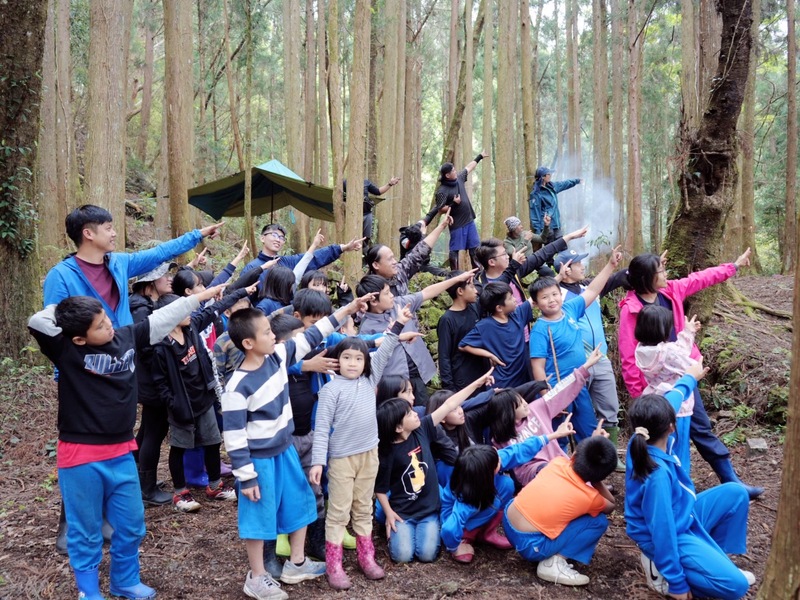 由Laling老師、陳至宏老師、瓦旦·格尤老師帶領桃山國小學生至霞喀羅古道