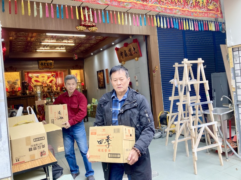 前:高雄市大道保生愛心慈善會理事長黃永卿 後:高雄市家長聯盟總召洪志和