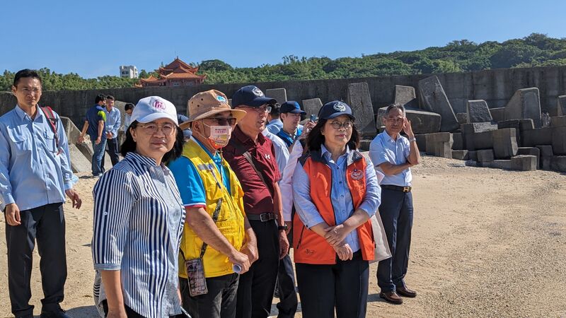 管碧玲主委至小琉球視導潮間帶管理