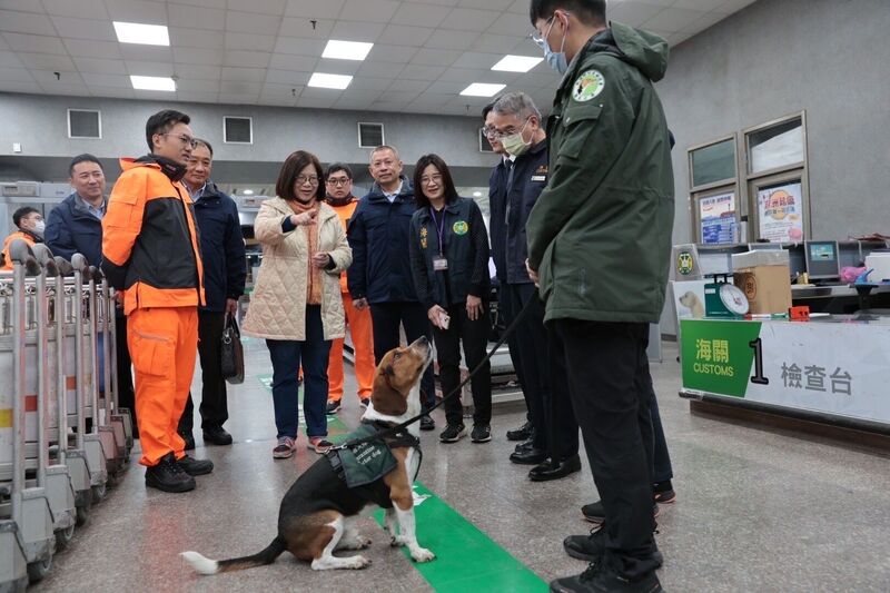海巡偵搜犬投入國境防疫工作