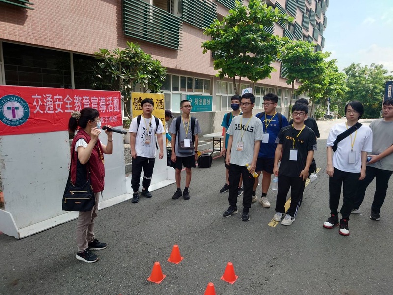 高市所前進樹德科技大學帶領學生體驗酒駕模擬眼鏡