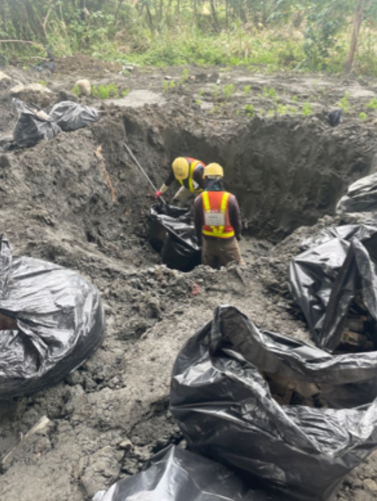 遭非法掩埋廢棄物情形,已涉及違反廢棄物清理法行政刑罰,將釐清行為人並移請檢查機關偵辦(圖/新北市政府)