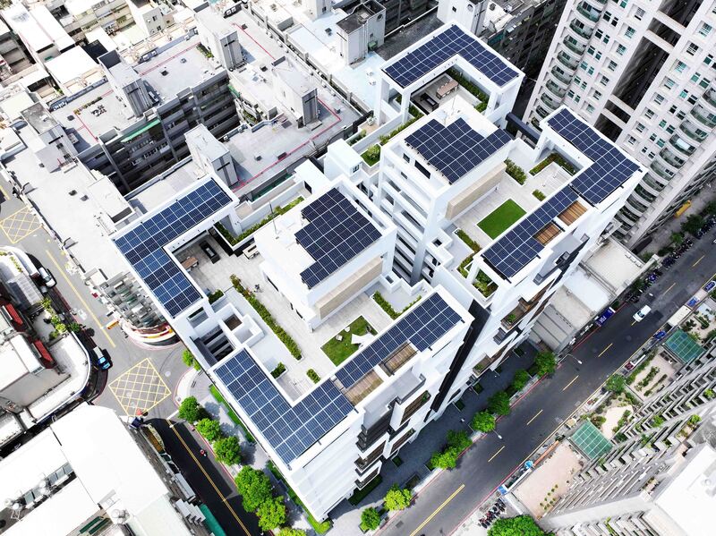 左營區-設置容量:75.75kWp-年發電量:96,771度