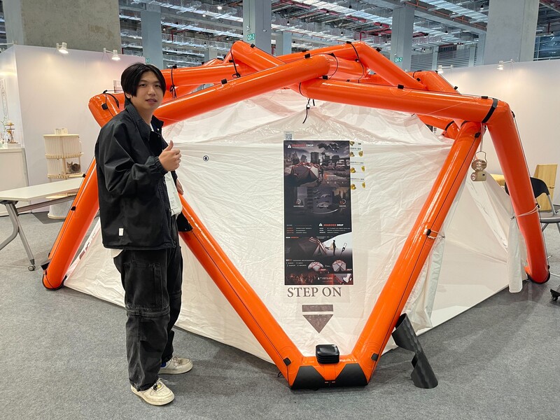 林翊文同學以《ANABIOSIS DROP災民快速收容方案》榮獲產品設計類金點新秀設計獎